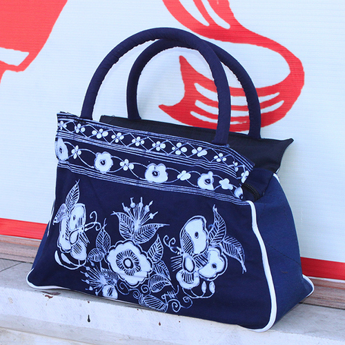 苗族工艺品手工蜡染包包手提包挎包民族包33x23cmx15cm