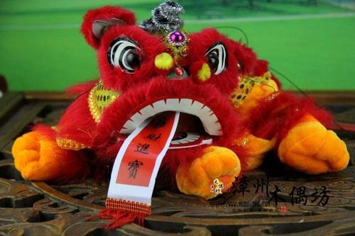 提线吉祥狮黄底红毛喜庆红狮子提线狮子儿童玩偶手工布脚