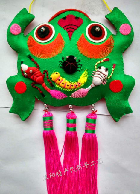 庆阳纯手工刺绣制做五毒香包特色青蛙蟾蜍螃蟹小孩用居家挂件